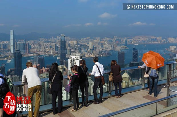 toeristen genieten van uitzicht vanaf Sky Terrace 428