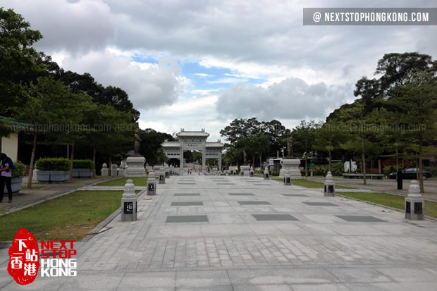 Bodhi cesta Ngong Ping Piazza