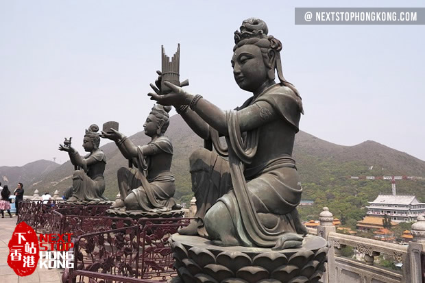  Sechs Bronzestatuen um Big Buddha