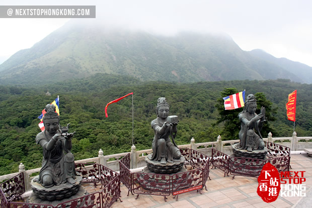 Brons statuer omkring Big Buddha